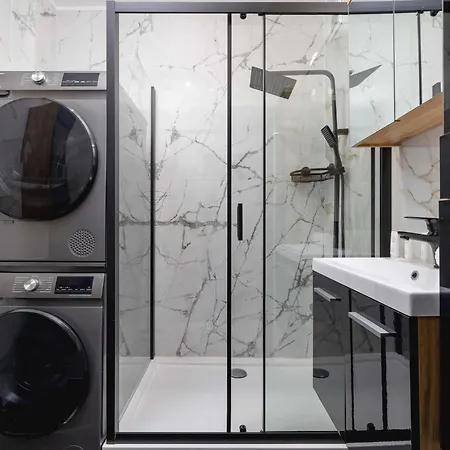 Blue And Family In With Two Bedrooms And Balcony By Renters