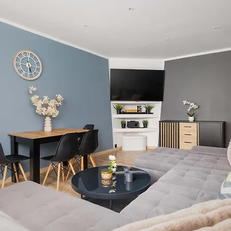 Apartmán Blue And Family In With Two Bedrooms And Balcony By Renters Katovice