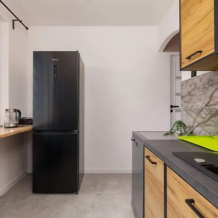 Blue And Family In With Two Bedrooms And Balcony By Renters