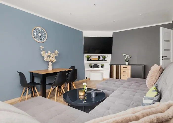 アパート Blue And Family In With Two Bedrooms And Balcony By Renters カトヴィツェ